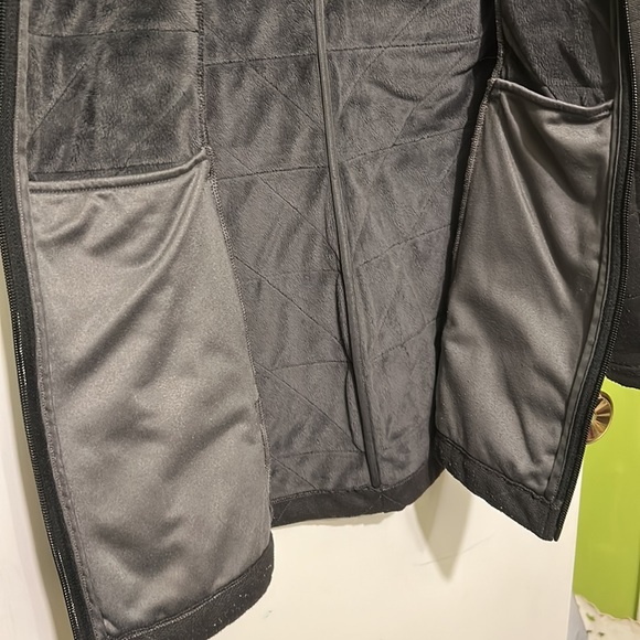 Nice Ladies’ Black & Gray North Face Jacket W/Faux Fur Lining  & is a Size Small - Picture 9 of 9